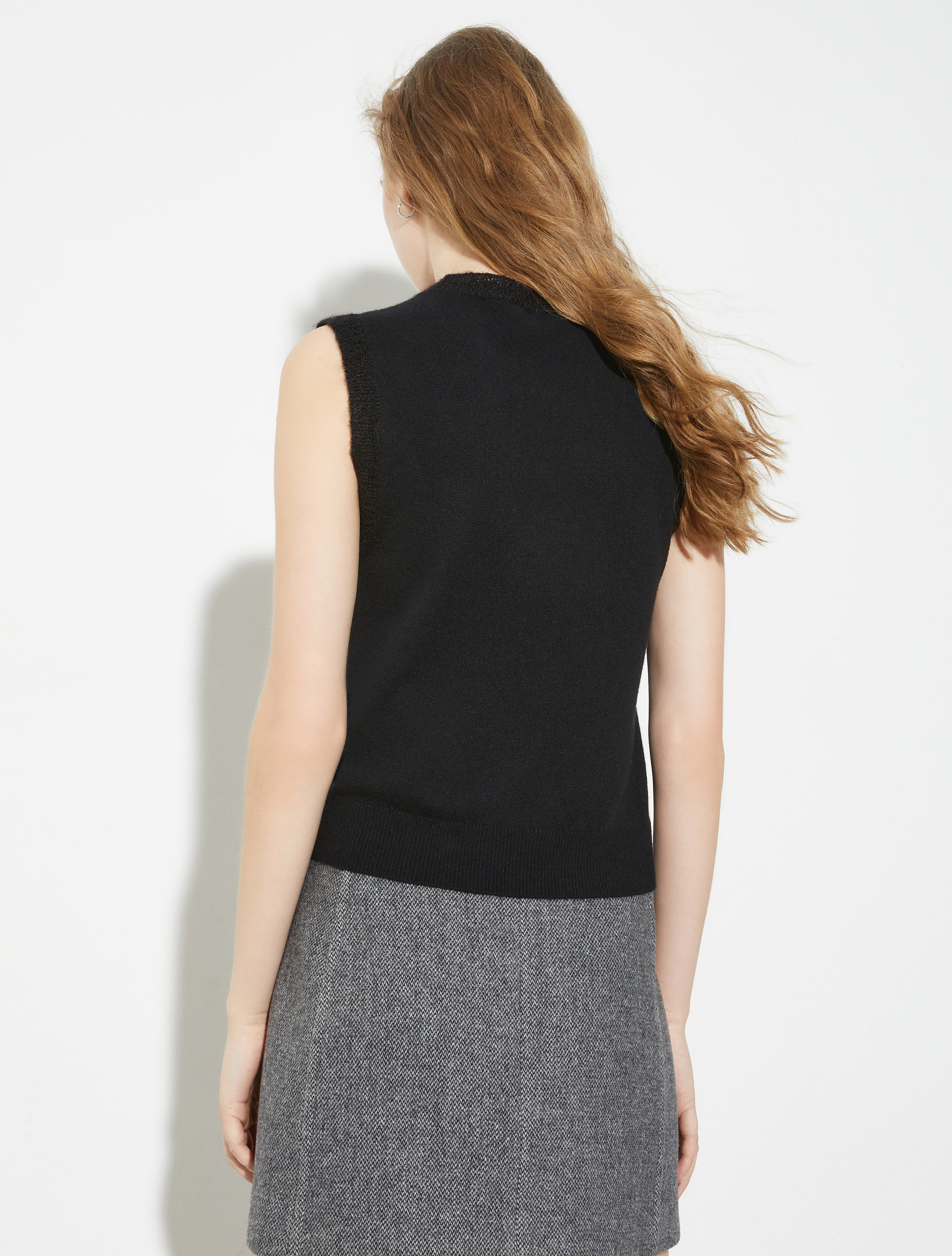 Floral-appliqué sleeveless gilet, black | MAX&Co. Floral-appliqué sleeveless gilet - BLACK - MAX&Co. - 2