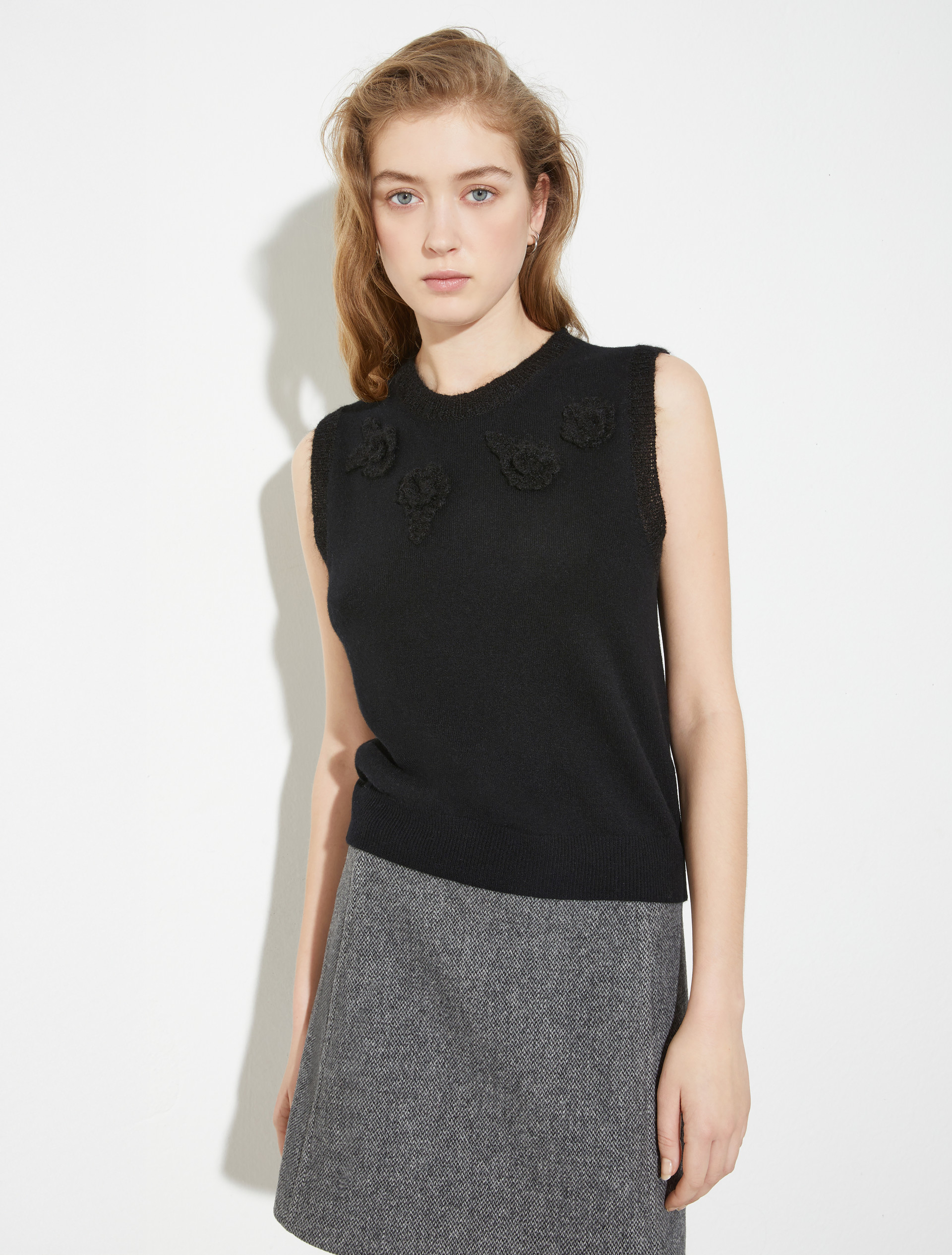 Floral-appliqué sleeveless gilet, black | MAX&Co. Floral-appliqué sleeveless gilet - BLACK - MAX&Co.