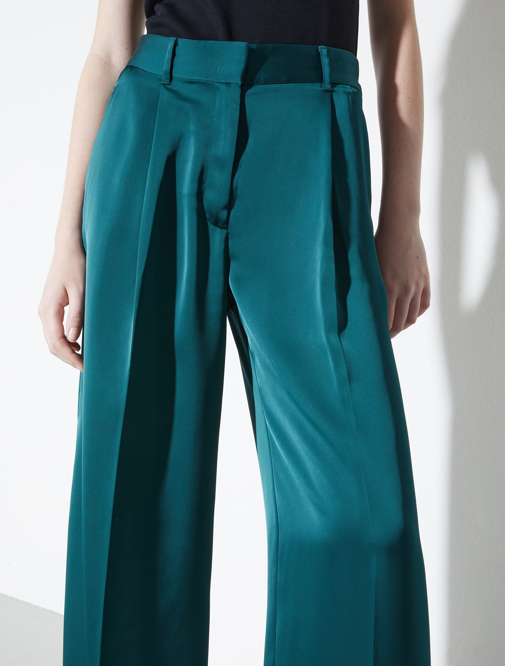 Flowing satin wide-leg trousers, dark green | MAX&Co. Flowing satin wide-leg trousers - DARK GREEN - MAX&Co. - 3