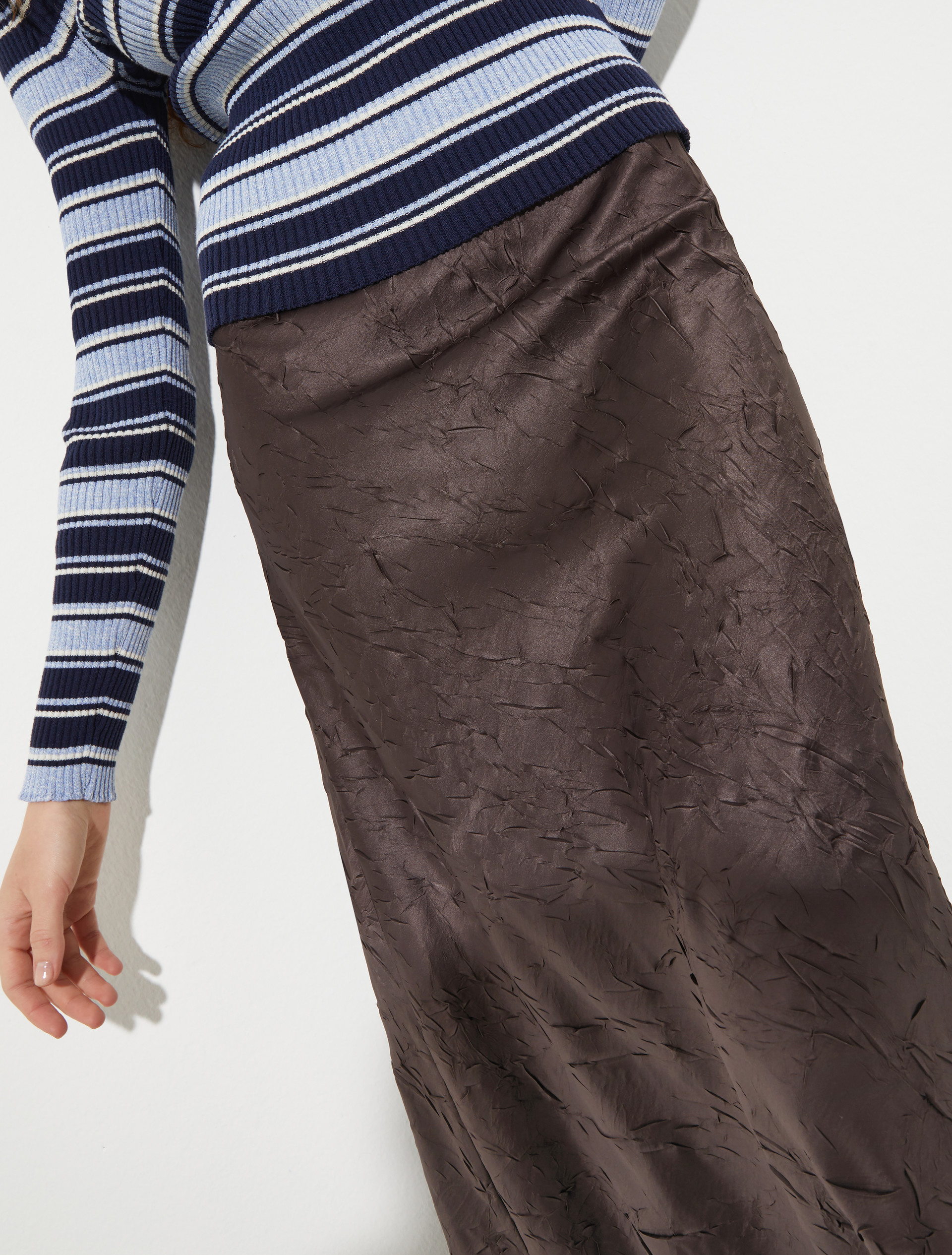 Crinkled satin midi skirt - CHOCOLATE - MAX&Co. - 3