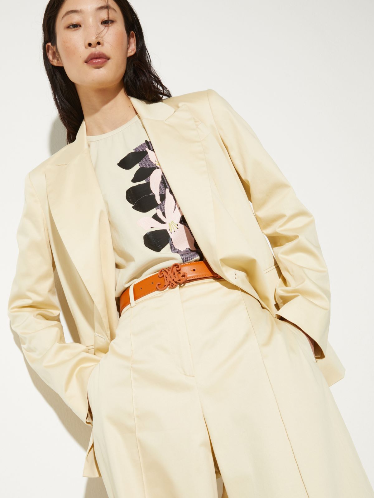 Emblem buckle leather belt, tangerine | MAX&Co. Emblem buckle leather belt - TANGERINE - MAX&Co. - 3