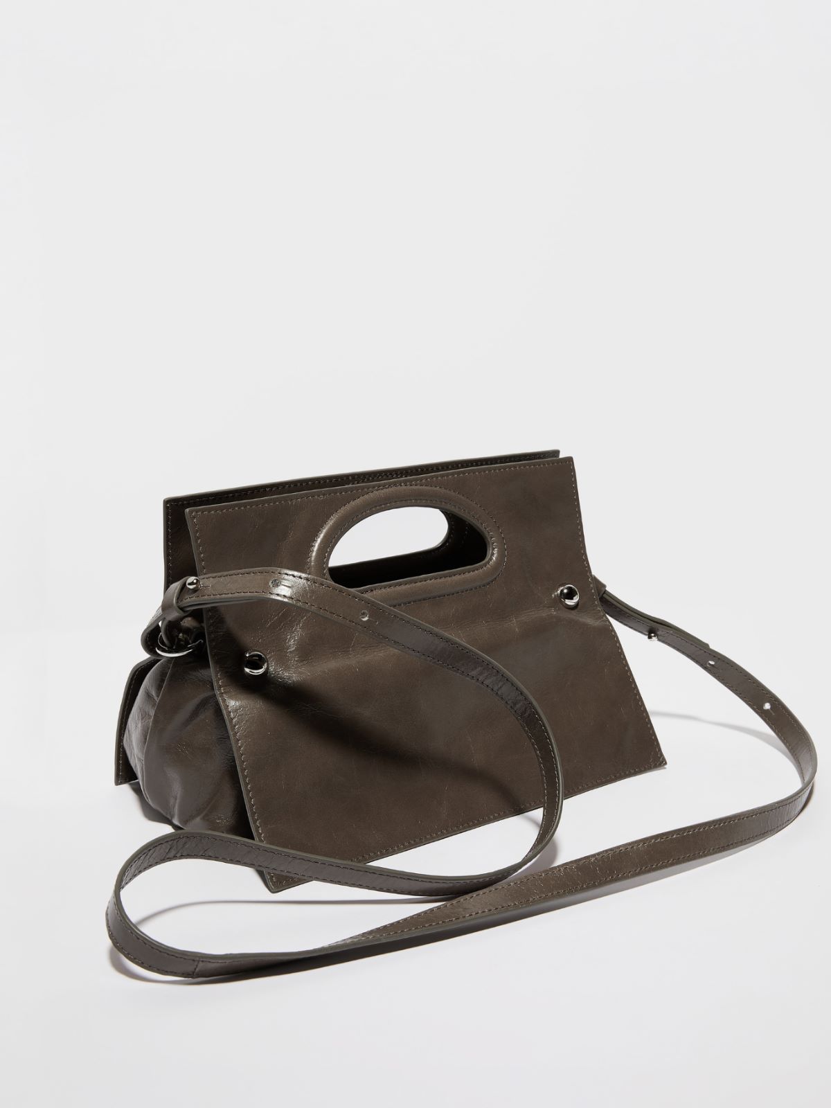 Sac à dos en cuir brillant, gris moyen | MAX&Co. Sac à dos en cuir brillant - GRIS MOYEN - MAX&Co. - 2