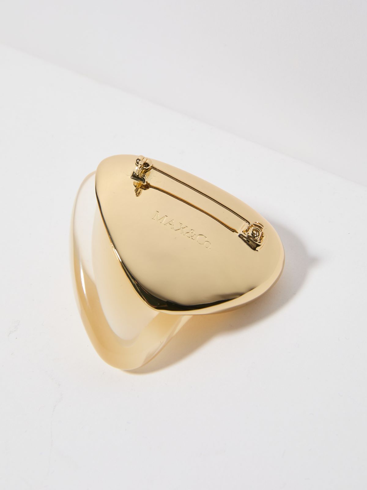 Resin and metal brooch, banana | MAX&Co. Resin and metal brooch - BANANA - MAX&Co. - 2