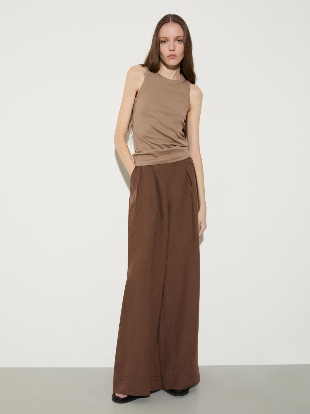 Wide-fit pure linen trousers - COFFEE - MAX&Co.