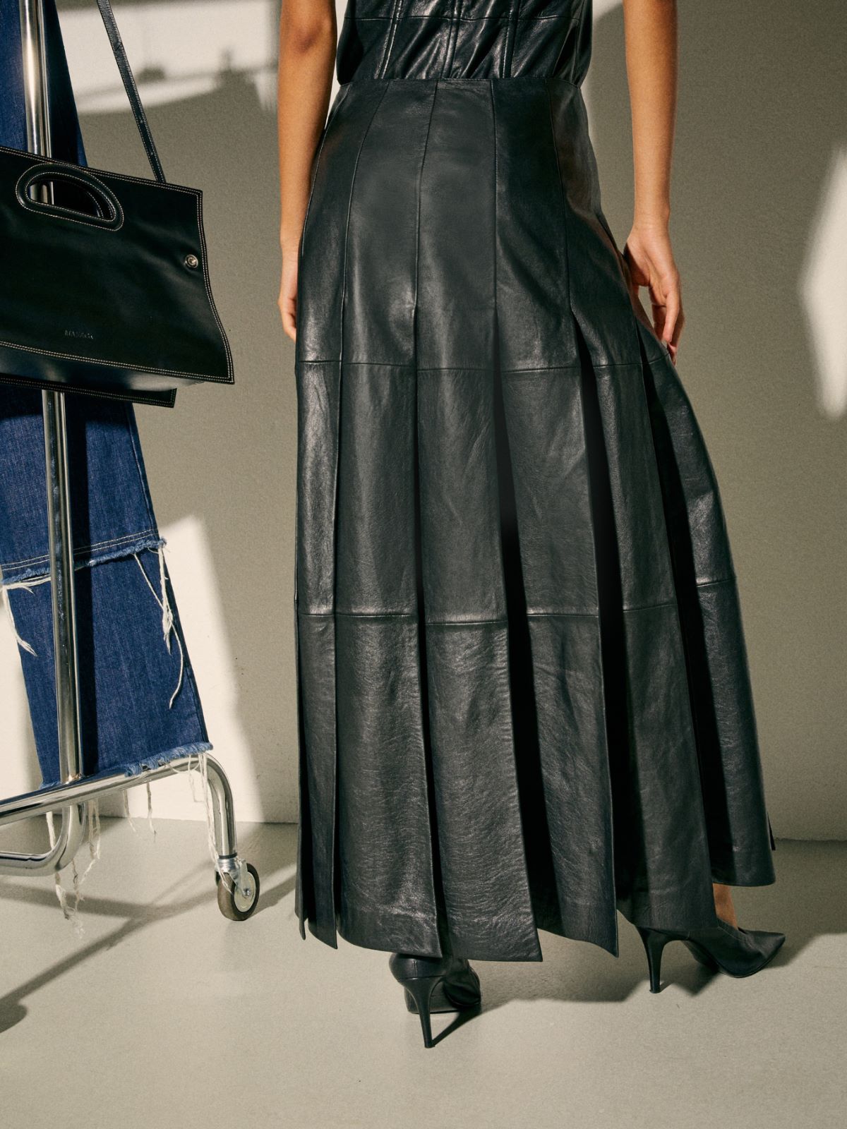 Leather skirt Sami Miró &Co.llaboration, black | MAX&Co. Leather skirt Sami Miró &Co.llaboration - BLACK - MAX&Co. - 2