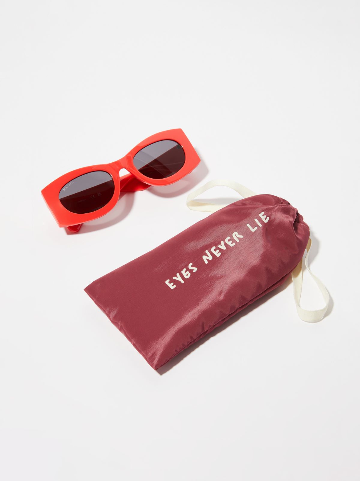 1-800 Gift Alert with Pietro Terzini sunglasses, red | MAX&Co. 1-800 Gift Alert with Pietro Terzini sunglasses - RED - MAX&Co. - 4