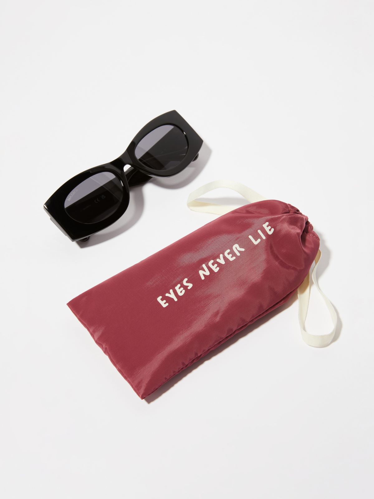 1-800 Gift Alert with Pietro Terzini sunglasses, black | MAX&Co. 1-800 Gift Alert with Pietro Terzini sunglasses - BLACK - MAX&Co. - 5