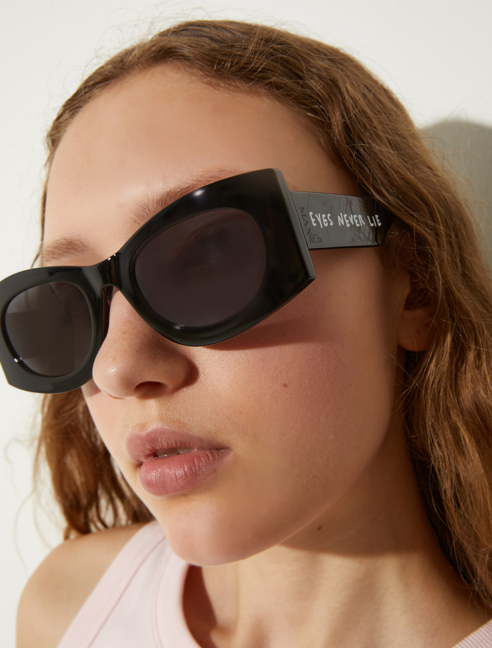 1-800 Gift Alert with Pietro Terzini sunglasses, black | MAX&Co. 1-800 Gift Alert with Pietro Terzini sunglasses - BLACK - MAX&Co. - 4