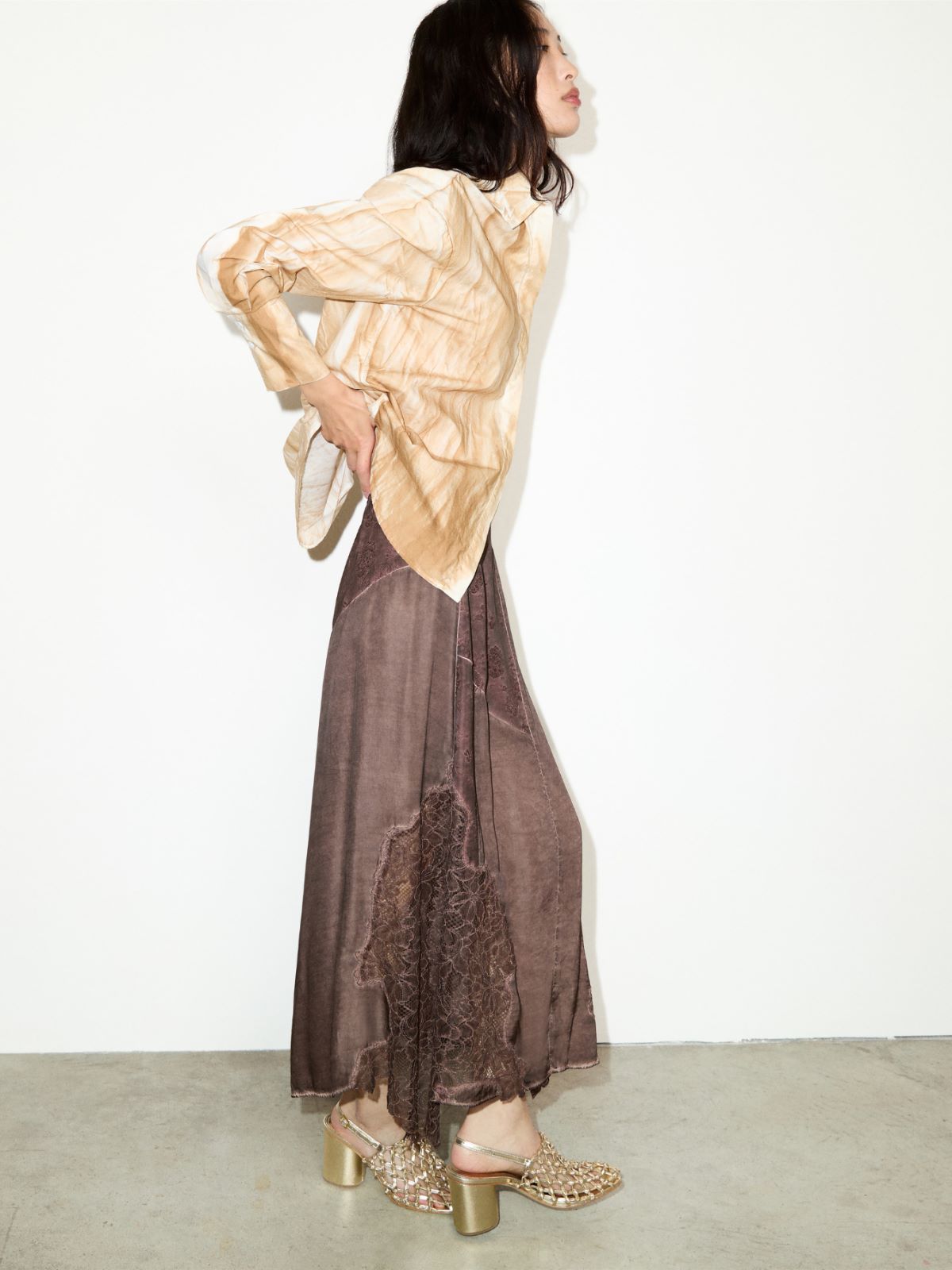 Jupe midi en satin avec insertion en dentelle - CHOCOLAT - MAX&Co. - 4