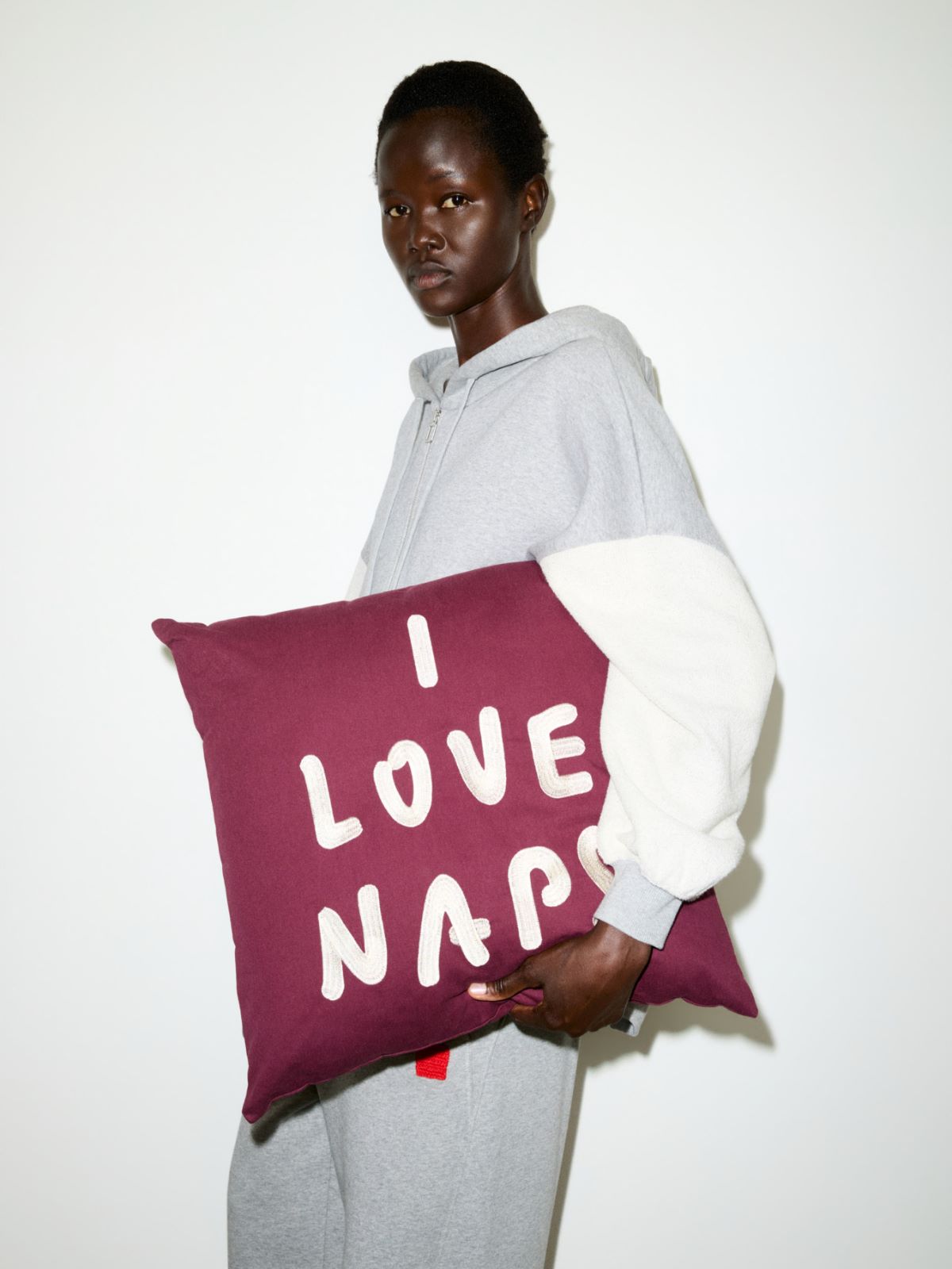 P. Terzini &Co.llaboration cushion - BORDEAUX - MAX&Co. - 3