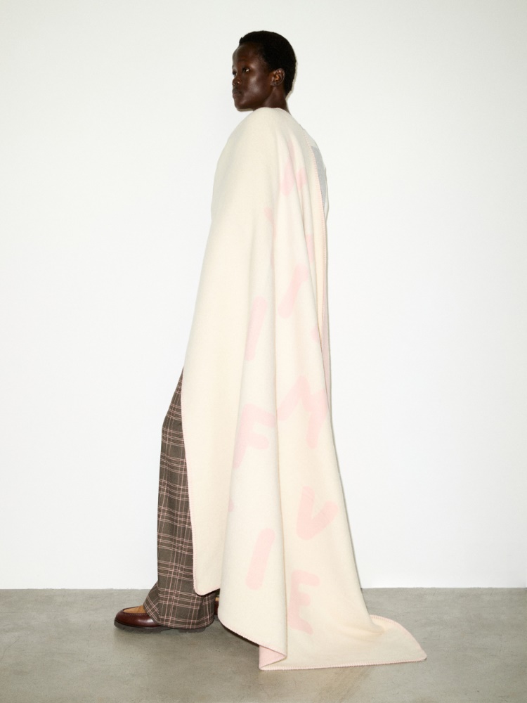 1-800 Gift Alert with Pietro Terzini blanket - MAX&Co. - 3
