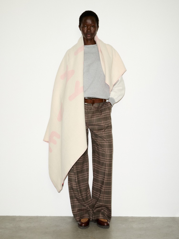 1-800 Gift Alert with Pietro Terzini blanket - MAX&Co. - 4
