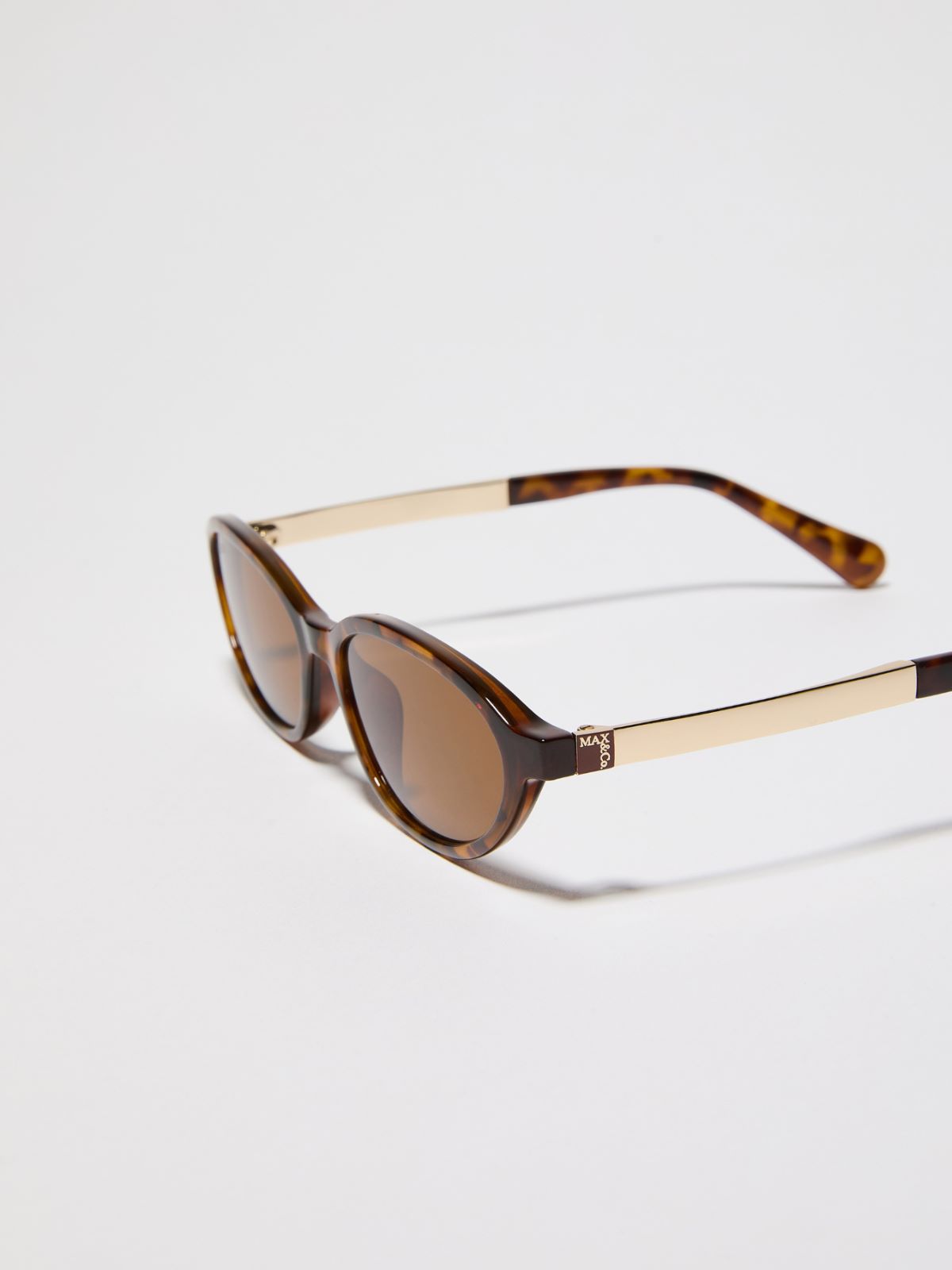 Oval injection-moulded glasses - GOLD - MAX&Co.